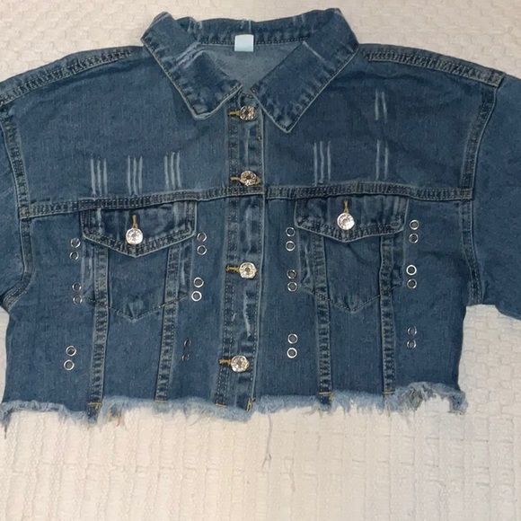 Blue jean cropped jacket with removable chains. 2 ways to wear - Picture 9 of 10
